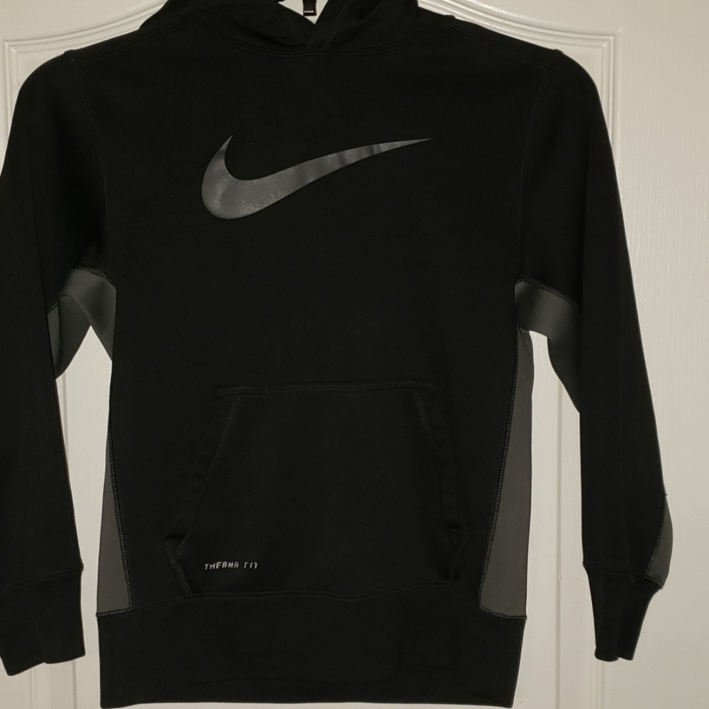 Kids YM Nike Therma Fit hooded sweatshirt